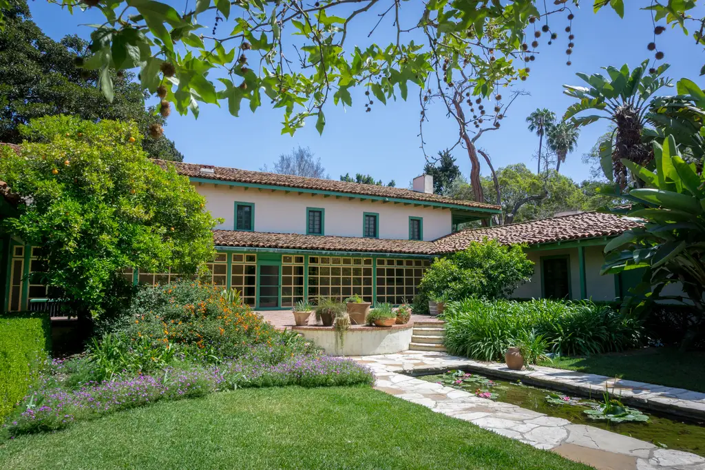 Beautiful house with lush green garden.