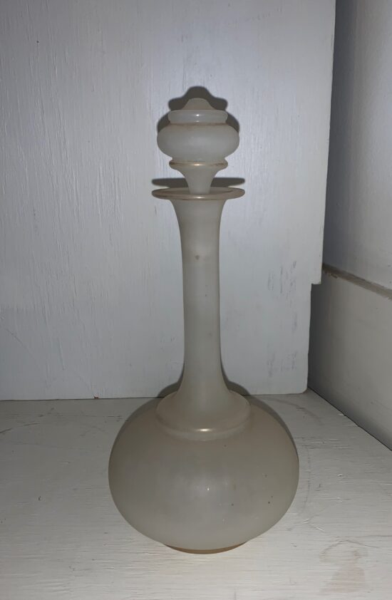 Opaque glass decanter with round stopper